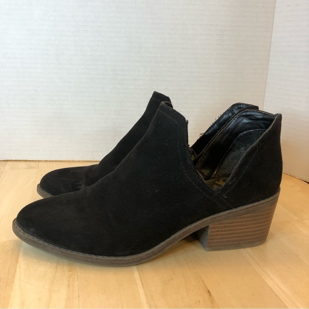 Fergalicious Faux Suede Booties/Size 6
